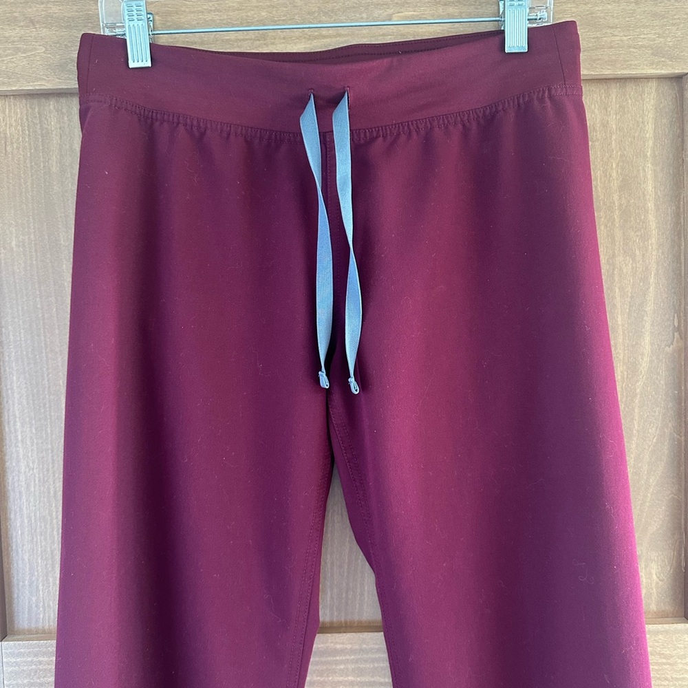 Figs Burgundy Livingston Basic Scrub Pants size Small - Picture 4 of 11